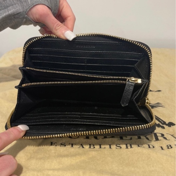 Burberry Leather Wallet - Picture 4 of 5